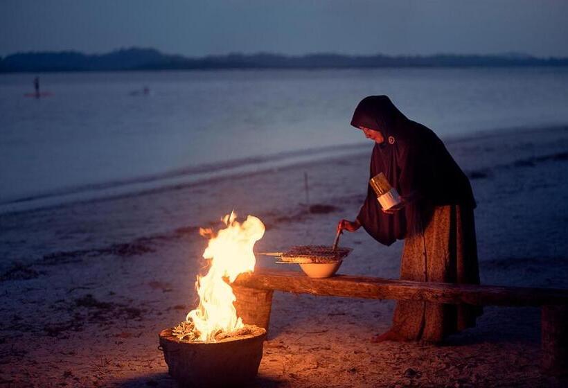 אתר נופש Tailana Island Pulau Banyak