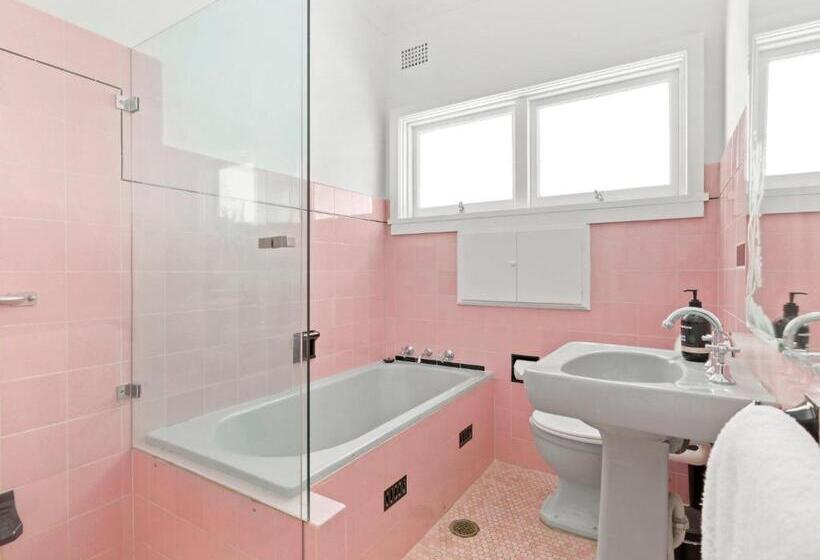 ペンション Barrenjoey Beach House