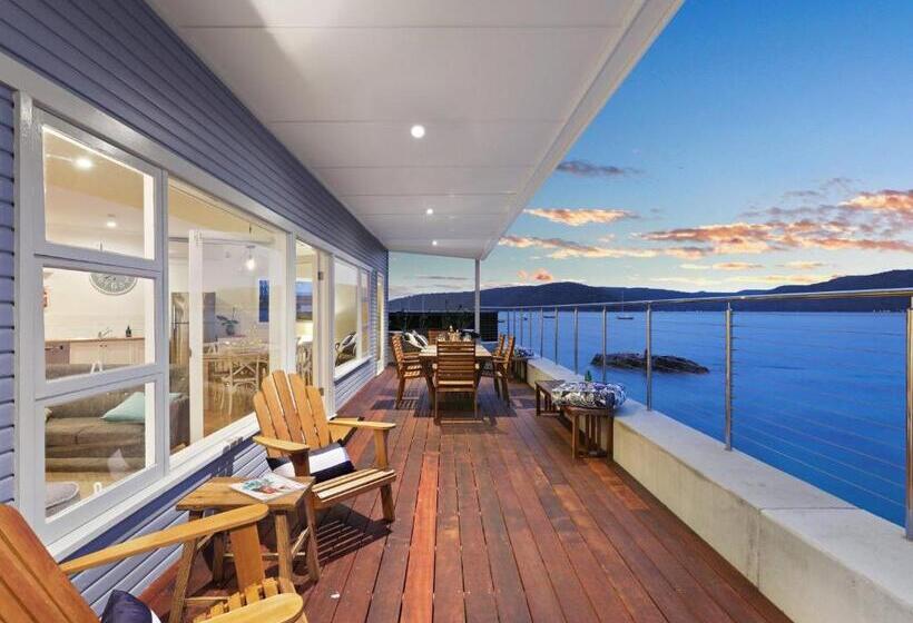 ペンション Barrenjoey Beach House