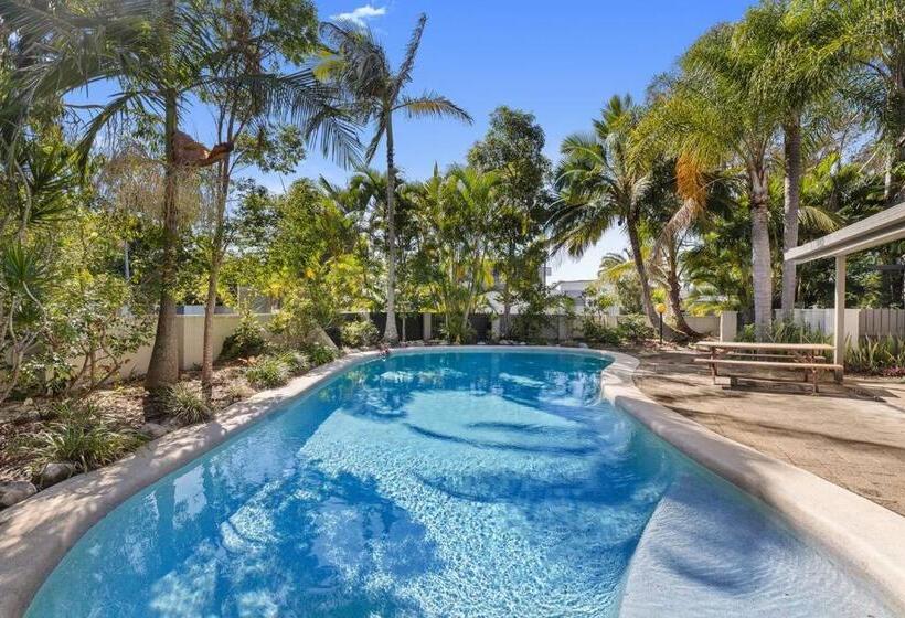 Stylish Townhouse, Private Courtyard Walk To Beach