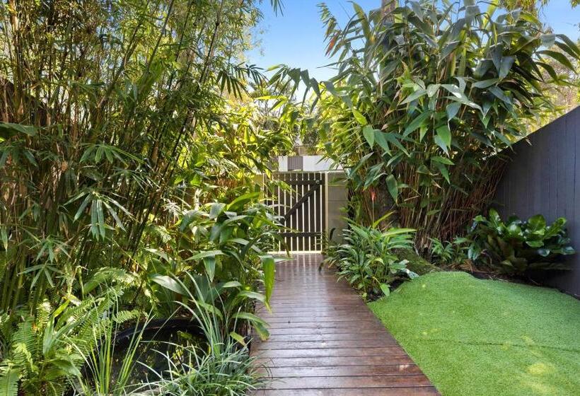 Stylish Townhouse, Private Courtyard Walk To Beach