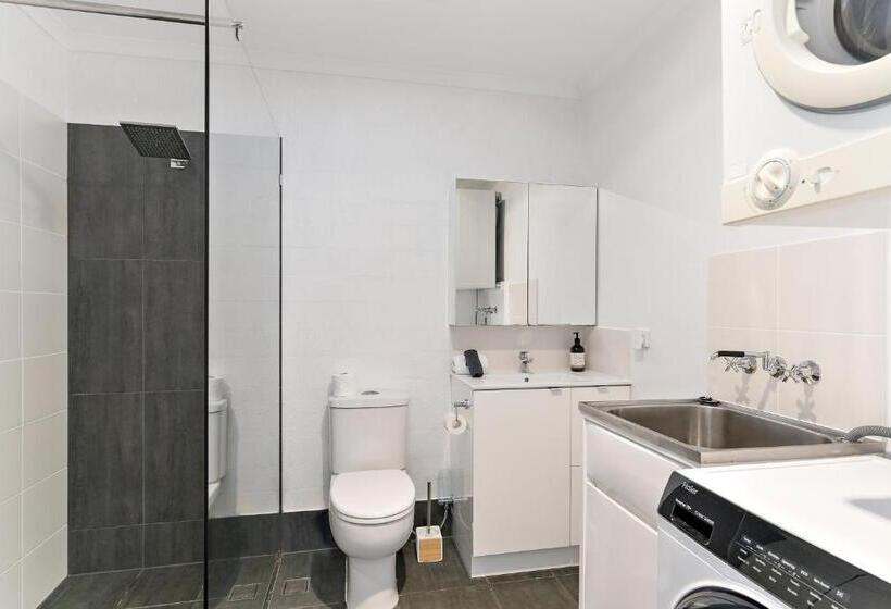 Stylish Townhouse, Private Courtyard Walk To Beach