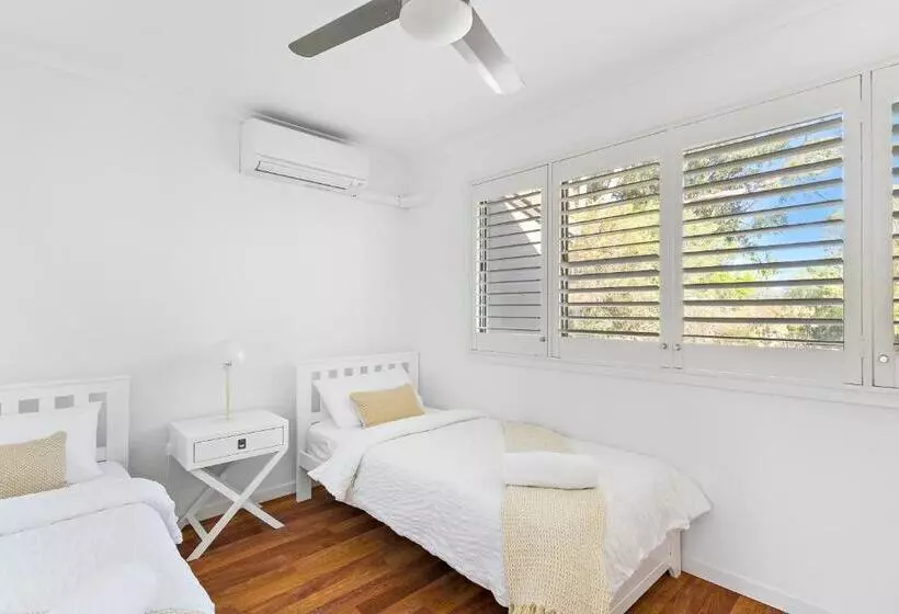 Stylish Townhouse, Private Courtyard Walk To Beach
