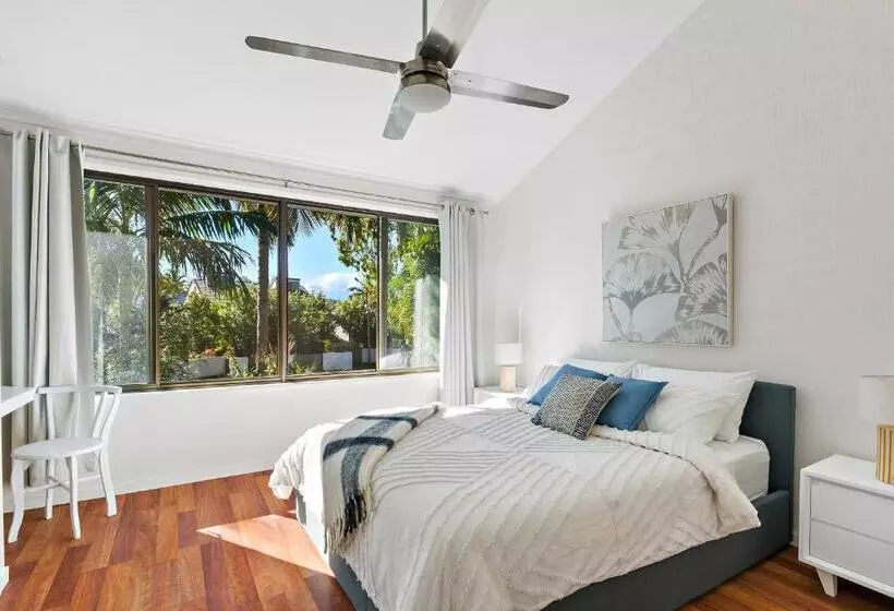 Stylish Townhouse, Private Courtyard Walk To Beach