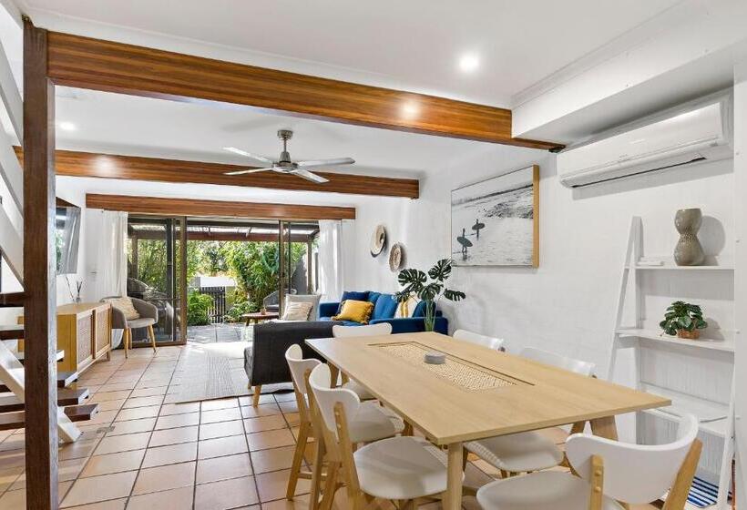 Stylish Townhouse, Private Courtyard Walk To Beach