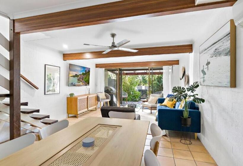 Stylish Townhouse, Private Courtyard Walk To Beach