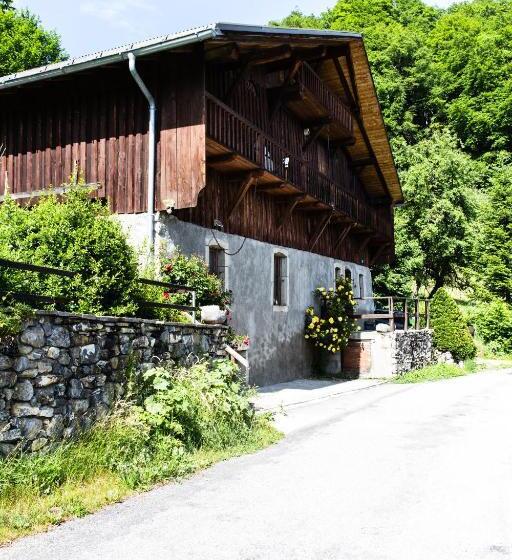 Chalet Familial Authentique Avec Jardin/cheminée