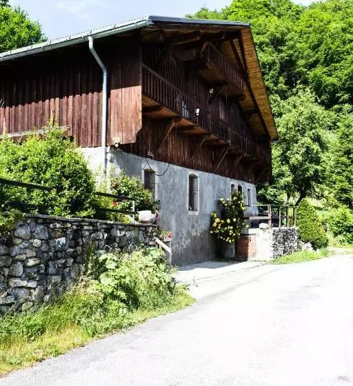 Chalet Familial Authentique Avec Jardin/cheminée