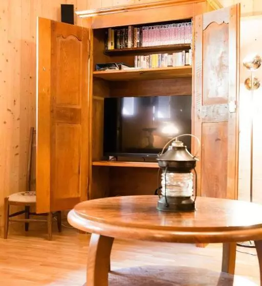 Chalet Familial Authentique Avec Jardin/cheminée