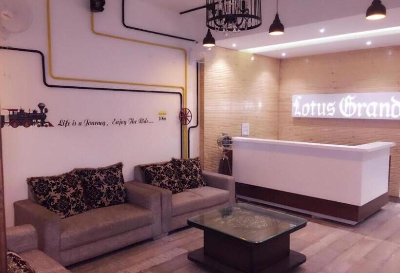 فندق Lotus Grand Akm