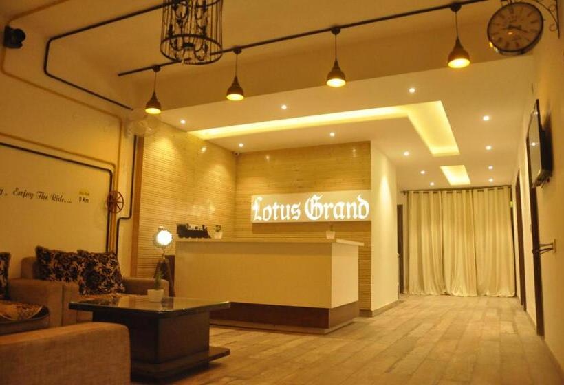 فندق Lotus Grand Akm
