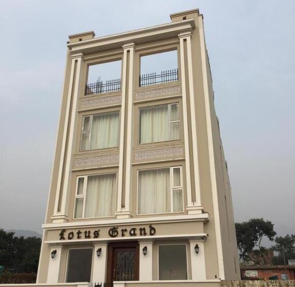 فندق Lotus Grand Akm