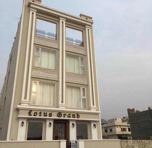 فندق Lotus Grand Akm