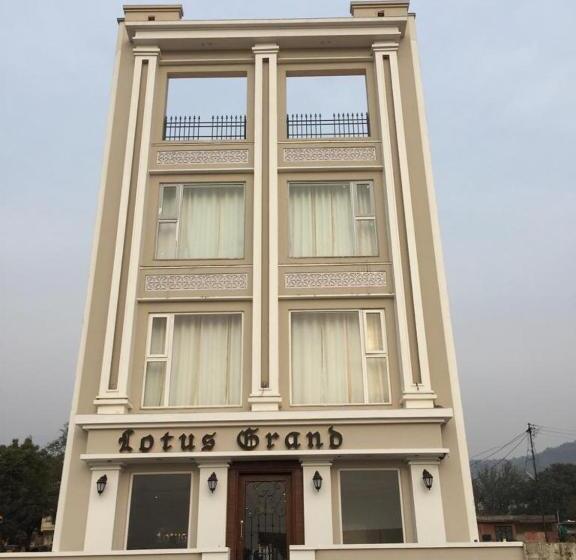 فندق Lotus Grand Akm