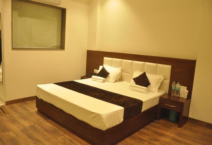 فندق Lotus Grand Akm