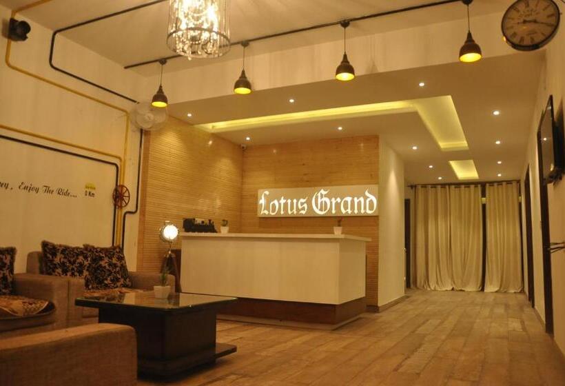 فندق Lotus Grand Akm