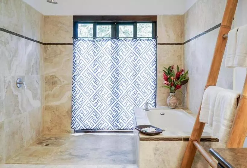 هتل Makara Toucan Suite / 2nd Floor