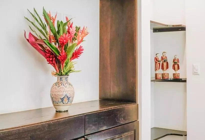 هتل Makara Toucan Suite / 2nd Floor