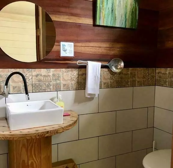 Hotelli Rema K A Y A K Lodge