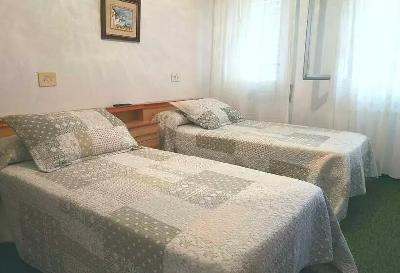 ペンション Hostal Viña