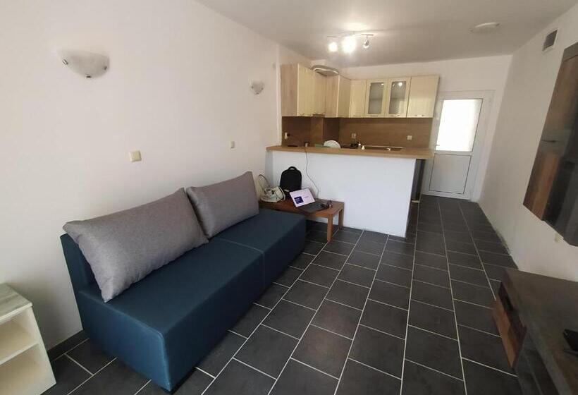 پانسیون Limani Guest House