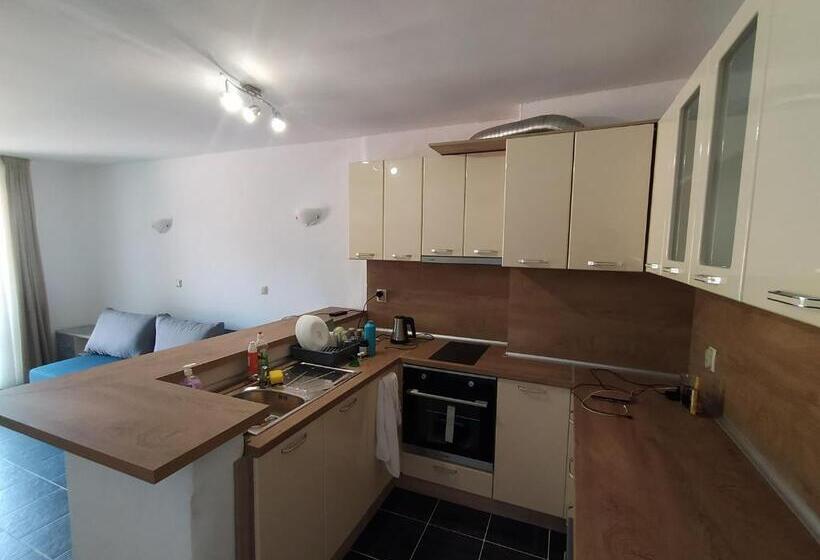 پانسیون Limani Guest House