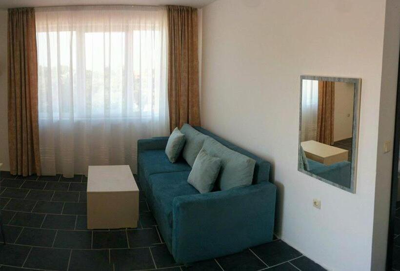 پانسیون Limani Guest House