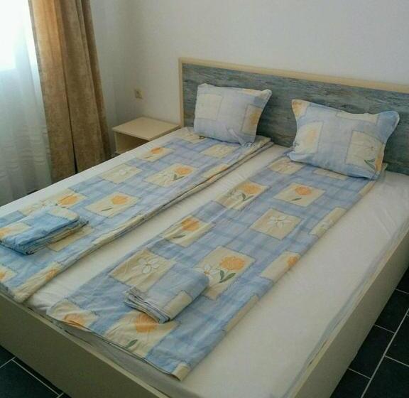 پانسیون Limani Guest House