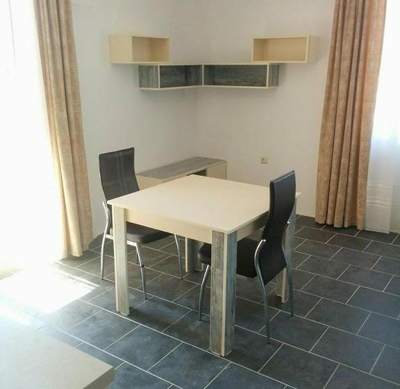 پانسیون Limani Guest House