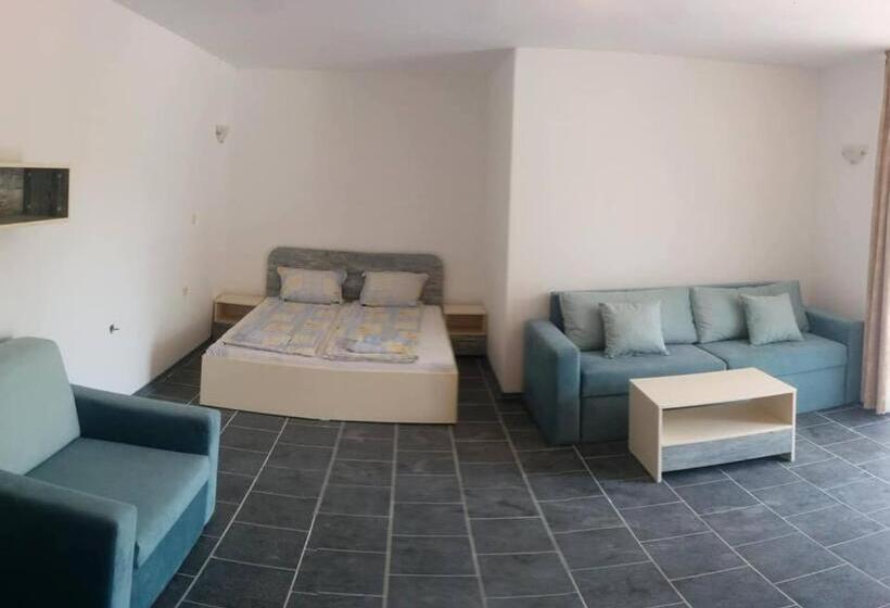 پانسیون Limani Guest House