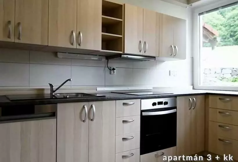 ペンション Selský Dvůr Perštejn