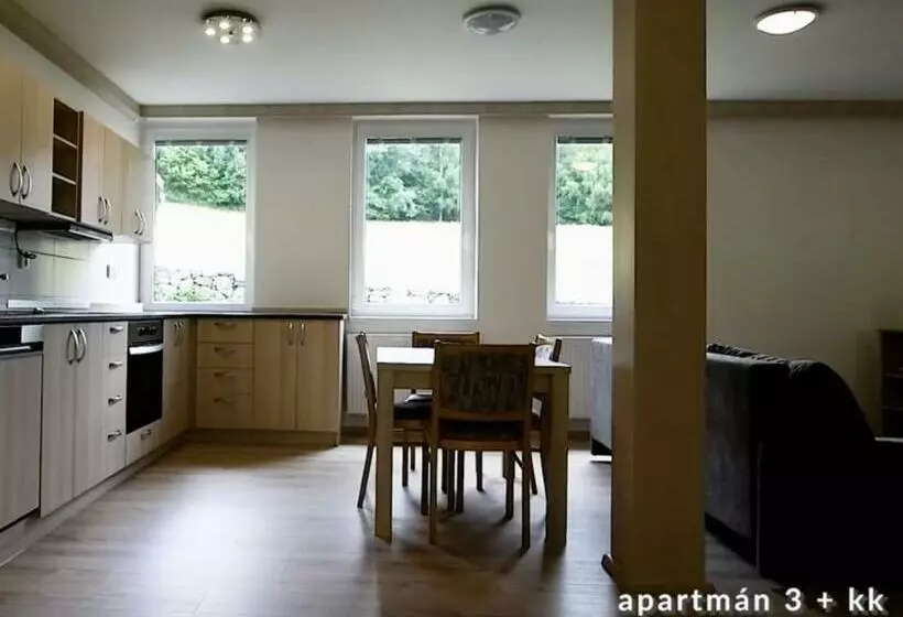 ペンション Selský Dvůr Perštejn