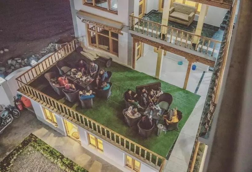 Ree Hostel