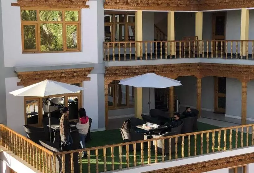 Ree Hostel
