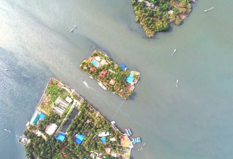 リゾートホテル Regant Lake Village, Kollam