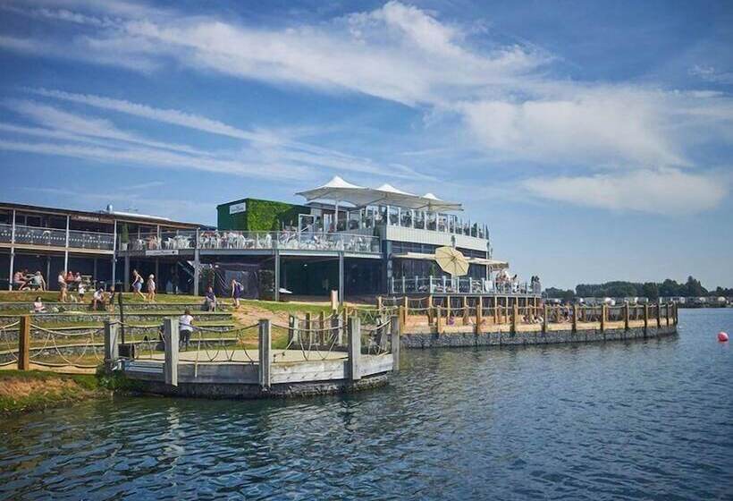 منتجع The Wardens Hideaway   Tattershall Lakes Country Park