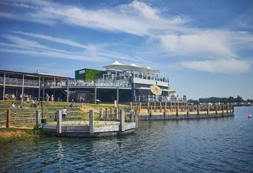 リゾートホテル The Wardens Hideaway   Tattershall Lakes Country Park