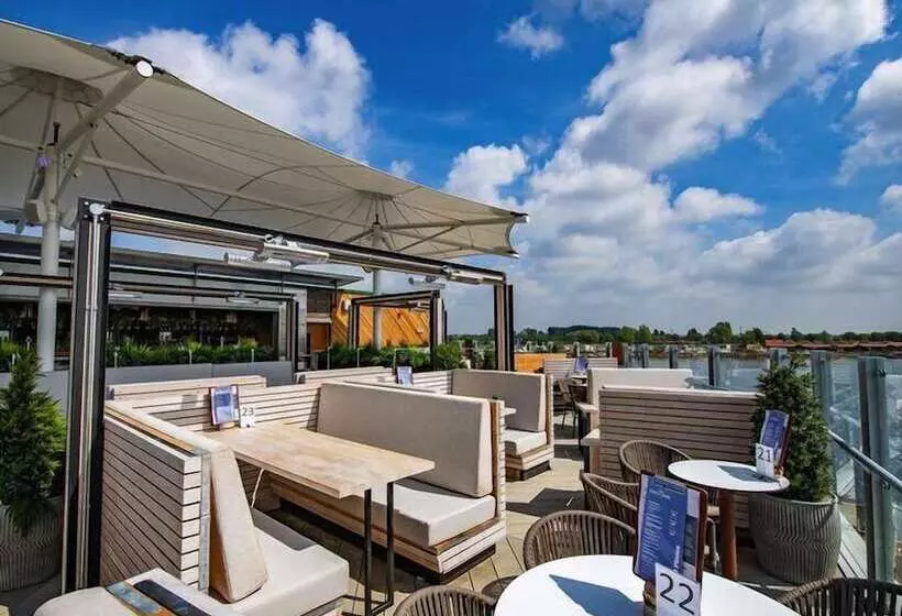 リゾートホテル The Wardens Hideaway   Tattershall Lakes Country Park