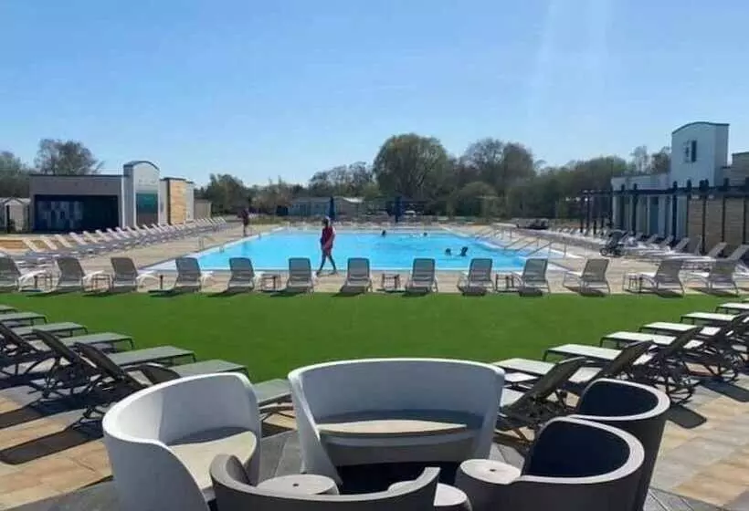 リゾートホテル The Wardens Hideaway   Tattershall Lakes Country Park