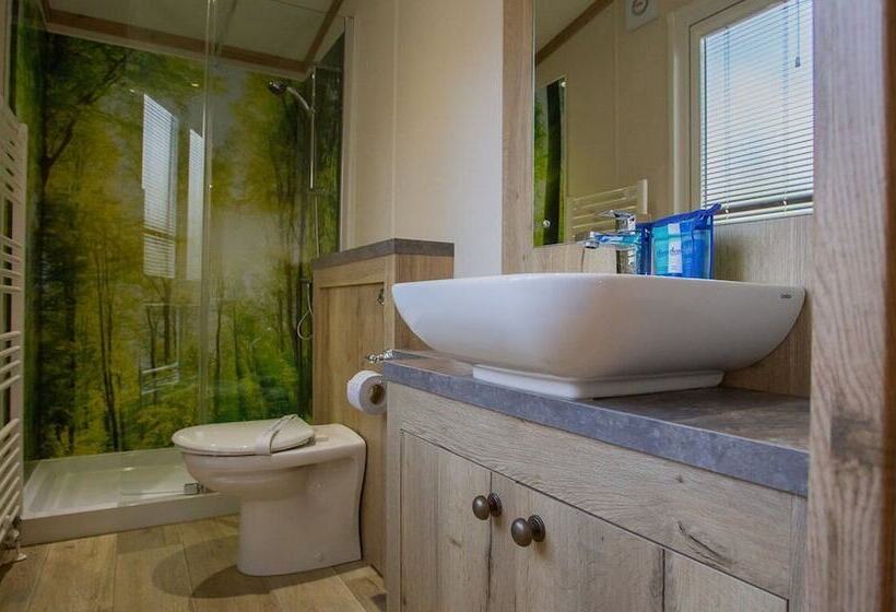 منتجع The Wardens Hideaway   Tattershall Lakes Country Park