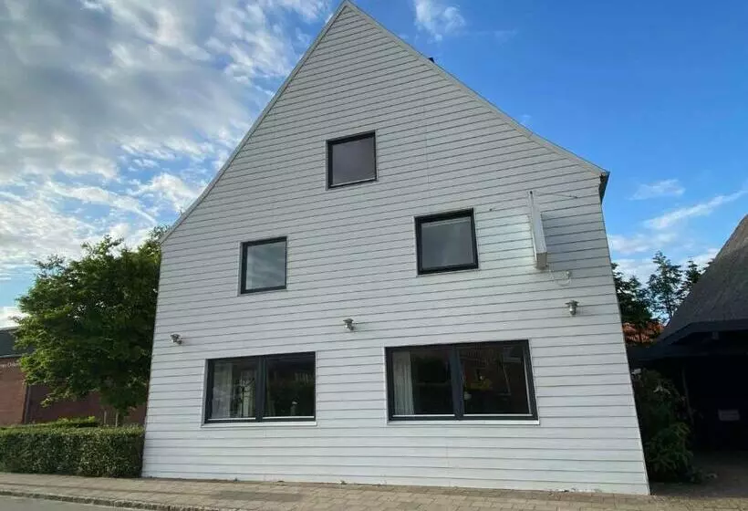 مبيت وإفطار Højer