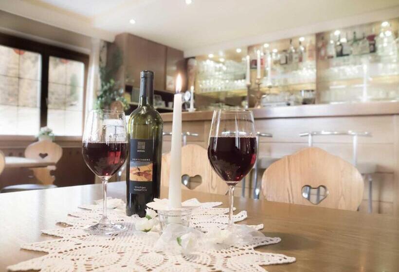 Отель Alpenfriede