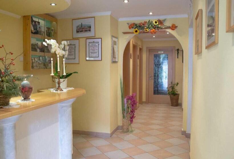 Отель Alpenfriede