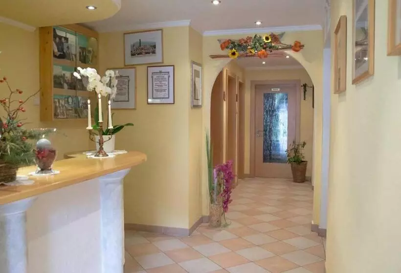 ホテル Alpenfriede