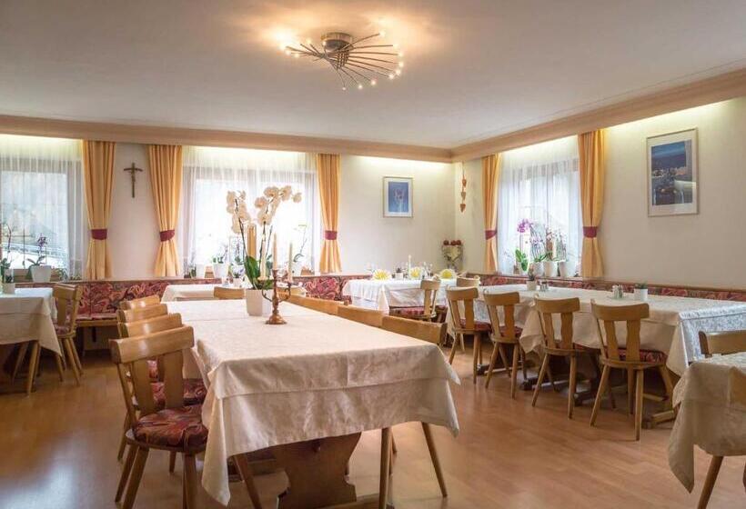 Отель Alpenfriede