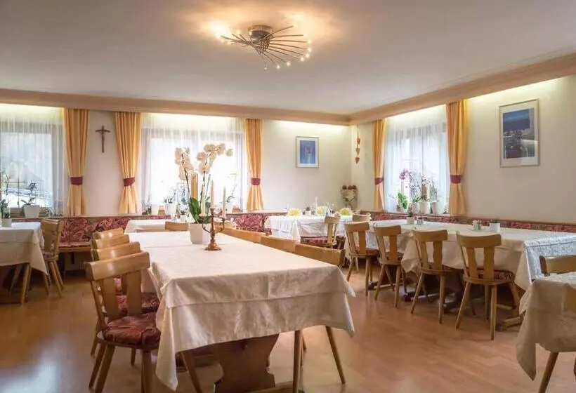 ホテル Alpenfriede