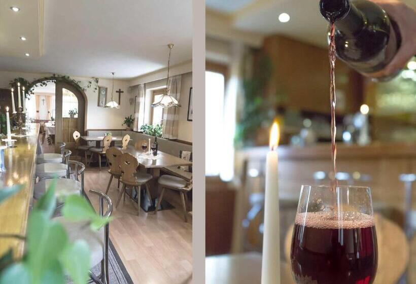 Отель Alpenfriede