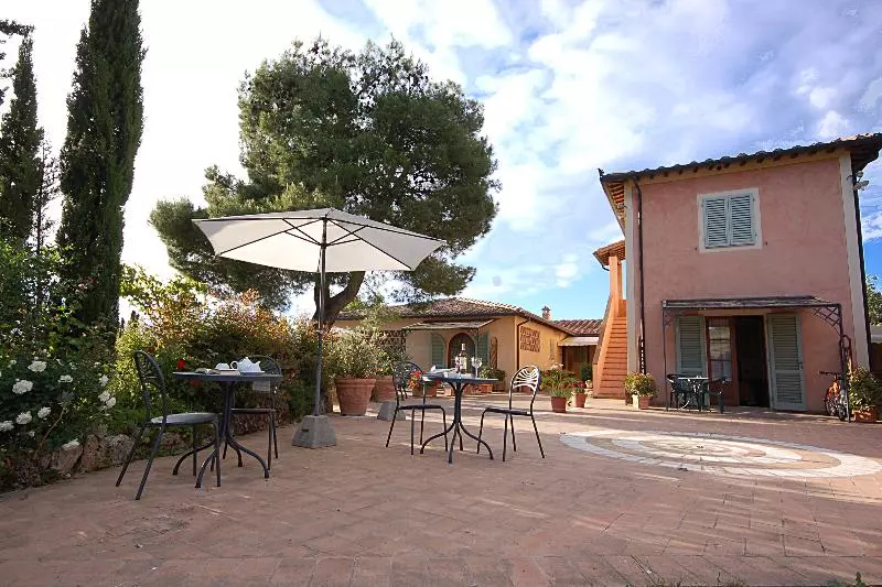 Отель Antico Borgo Il Cardino