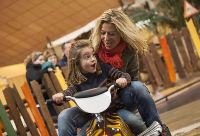 Отель Center Parcs Les Bois-francs