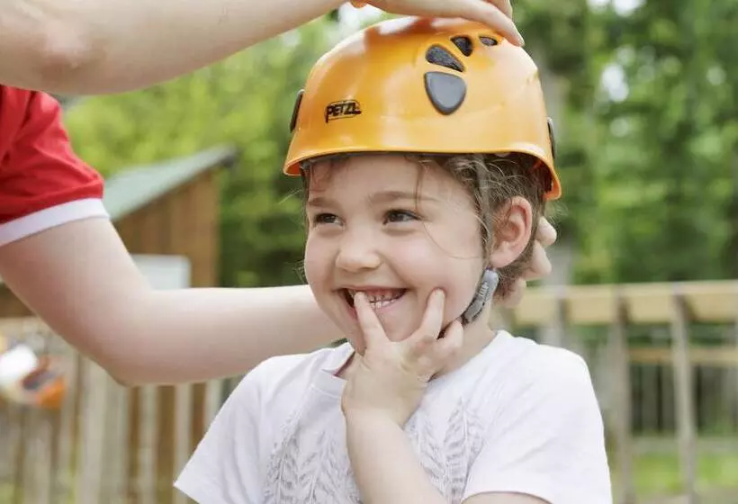 Отель Center Parcs Les Bois-francs